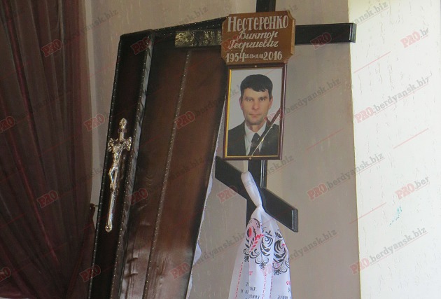 У Бердянську попрощалися з волонтером, який загинув в зоні АТО - фото 1