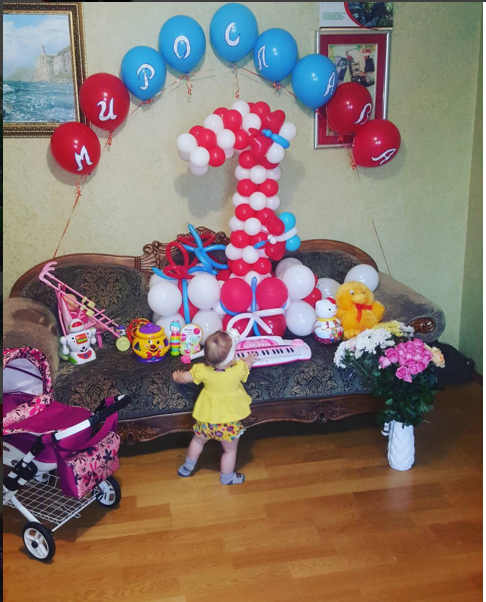 Бойовик Моторола з шиком відзначив день народження доньки у Донецьку (ФОТО, ВІДЕО) - фото 3