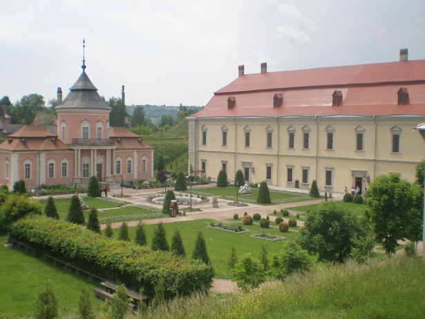 Одразу дві фортеці, що на Хмельниччині увійшли в 9 українських замків-фортець-палаців, які вражають своєю красою - фото 7