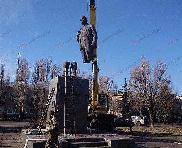 На Запоріжжі Леніна “декомунізували” по коліно - фото 1