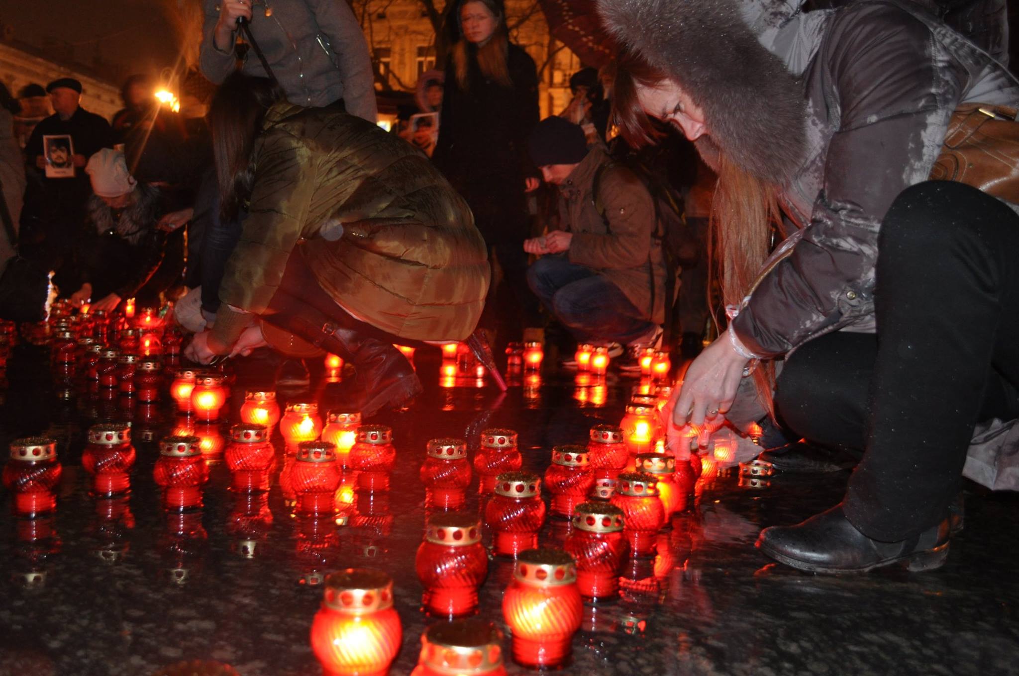 У Львові запалили свічки в пам’ять Героїв Небесної Сотні - фото 2