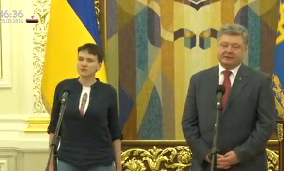 Надія Савченко перевдягнулася на брифінгу президента - фото 1