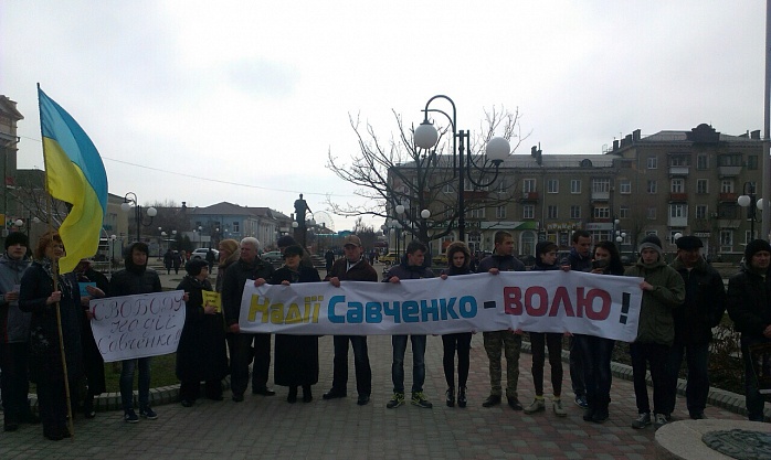 В Бердянську провели мітинг на підтримку Надії Савченко - фото 2