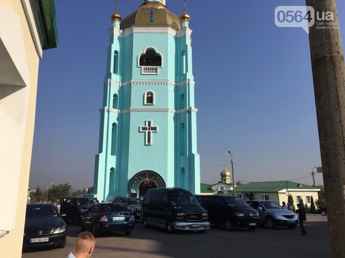 У Кривому Розі до приїзду глави Московської церкви виставили кордон поліції - фото 2