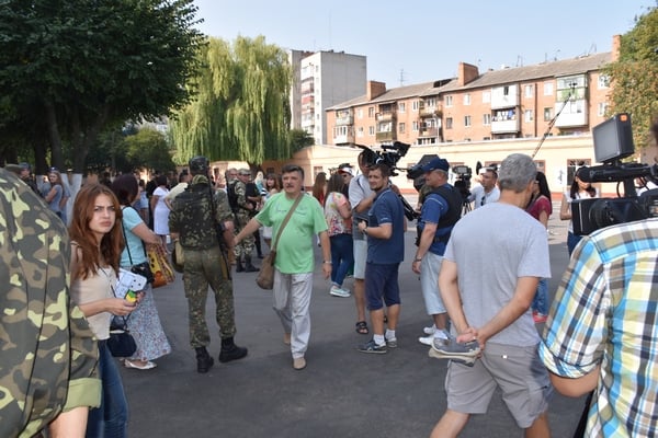 Як у Вінниці проходять зйомки фільму про події в Україні в 2014 - фото 18