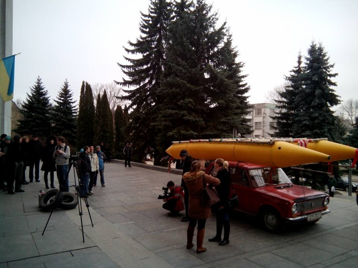 В центрі Тернополя знову шини і протест - фото 3