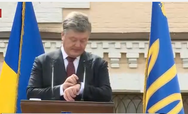 Порошенко привітав Україну з "тишею" на Донбасі  - фото 1
