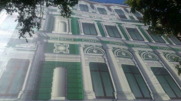 В Одесі будинок Русова закрили сіткою із зображенням відреставрованого фасаду - фото 1