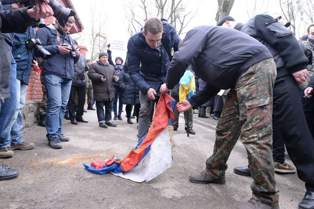 Як у Львові спалили російський прапор - фото 3