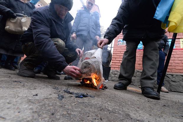 Як у Львові спалили російський прапор - фото 5