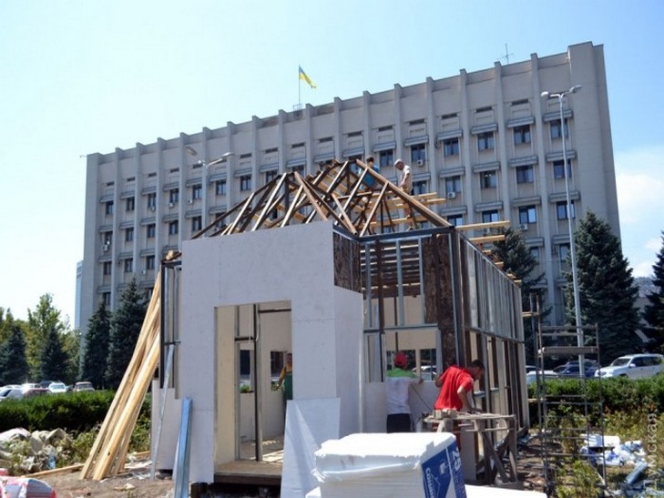 В Одесі волонтери хочуть розмістити переселенців в новому РАГСі біля ОДА - фото 1