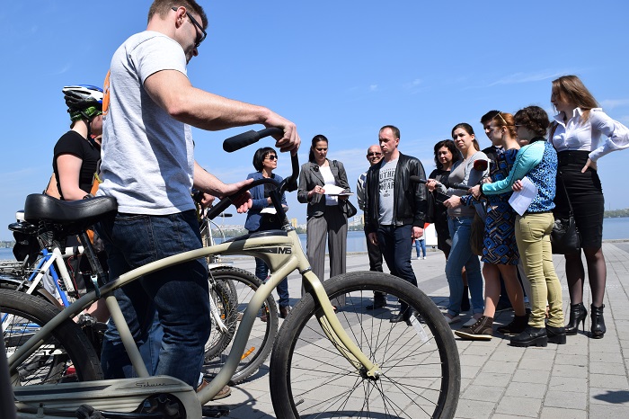 У Дніпропетровську велосипедисти порадили поліції, як убезпечити собі дороги - фото 2