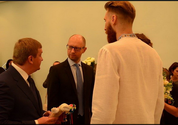 Пара з Донбасу одружилася у Дніпропетровську за електронною заявою - фото 2