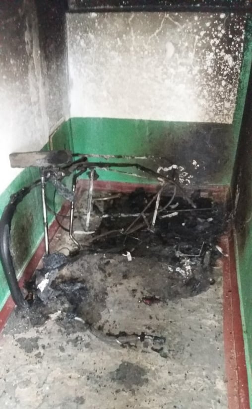 На Запоріжжі у під’їзді підпалили дитячі візочки  - фото 1