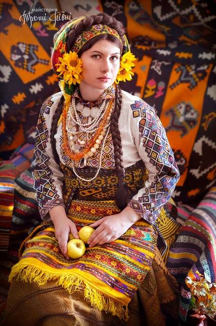 Як українки вбиралися на свята понад 100 років тому - фото 5 Як українки вбиралися на свята понад 100 років тому - фото 5