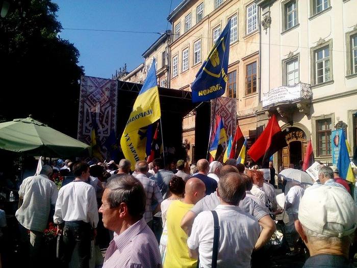 Як у Львові святкують один з днів незалежності (ФОТО, ВІДЕО) - фото 1