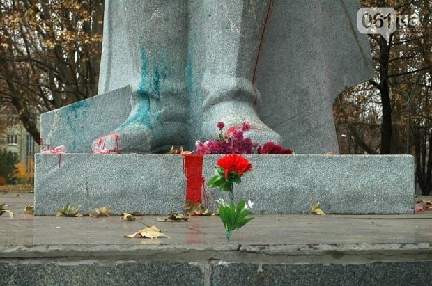 Запорізькі активісти 24 роки у різний спосіб добивалися демонтажу запорізького пам’ятника - фото 11