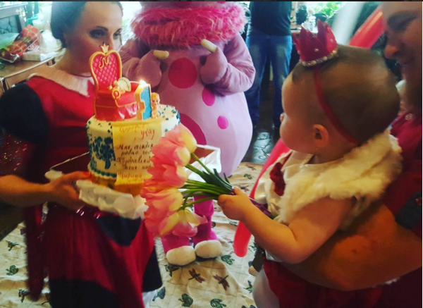Бойовик Моторола з шиком відзначив день народження доньки у Донецьку (ФОТО, ВІДЕО) - фото 1