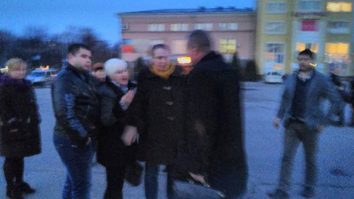 У Кременчуці на мітингу у підтримку Савченко лідерка "Самопомочі" побила активіста - фото 1