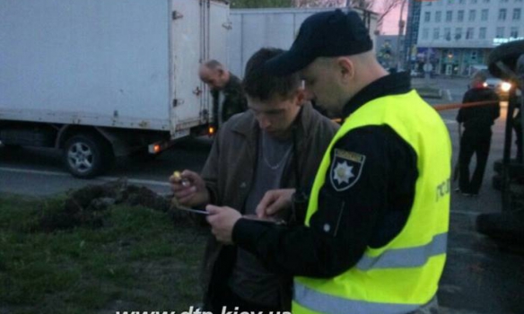 У Києві зіткнулися дві вантажівки, обидва водії були п'яні - фото 4
