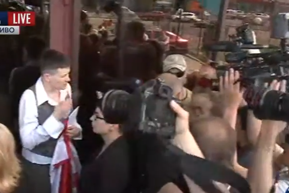 Журналісти не дали Савченко покурити - фото 2