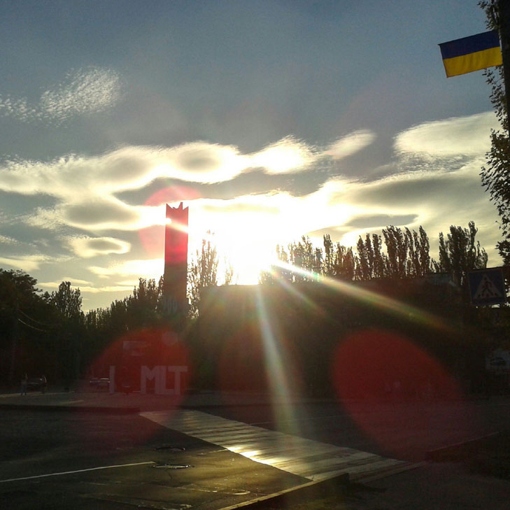 Мешканців Мелітополя вразив дивовижних захід сонця - фото 2