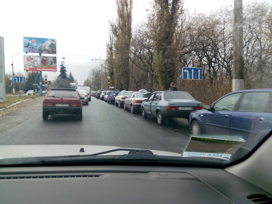 У Донецьку паливо є тільки на заправках Ахметова (ФОТО, ВІДЕО) - фото 3