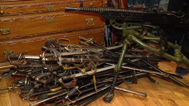 Деякі вилучені у запорізького колекціонера раритети знайшлися в Януковича та Пшонки - фото 8