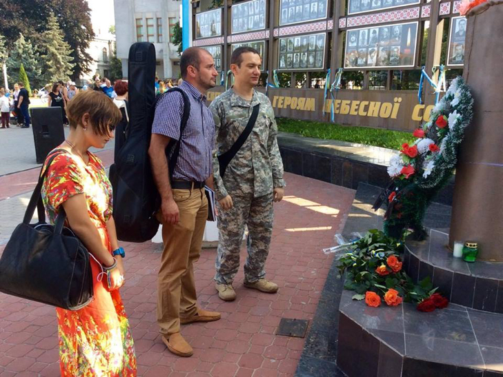 Народні Герої України вклонилися полеглим бійцям з Хмельниччини - фото 17
