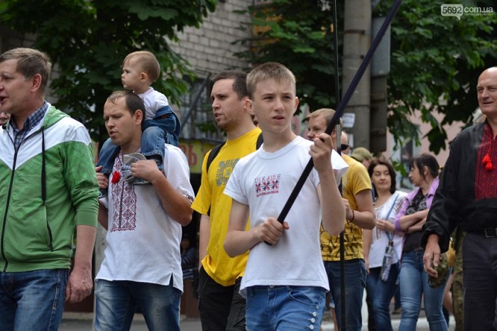 У Кам'янському маршем популяризували нову назву міста - фото 1