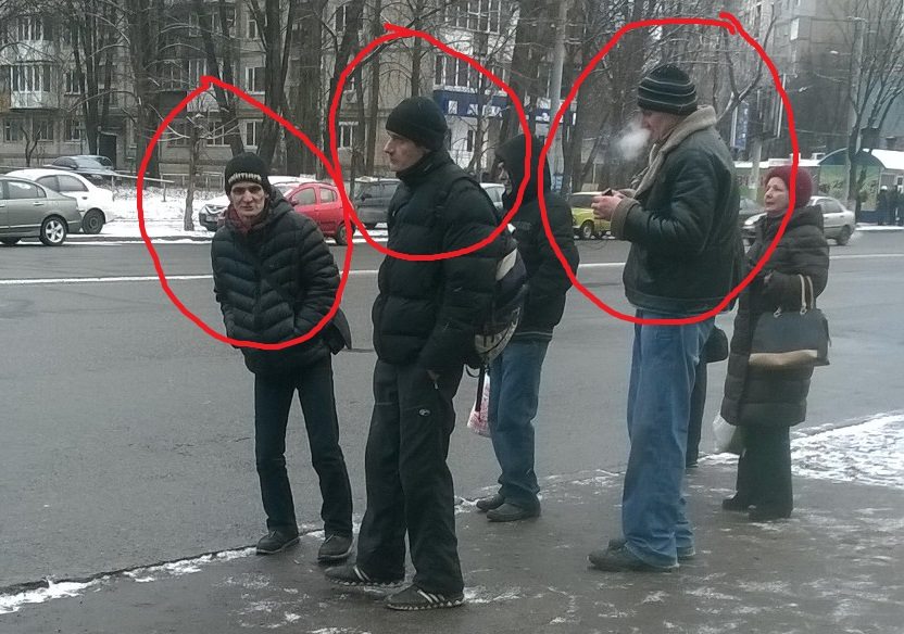Користувачі соцмереж опублікували фото кишенькових злодіїв у транспорті Києва - фото 1