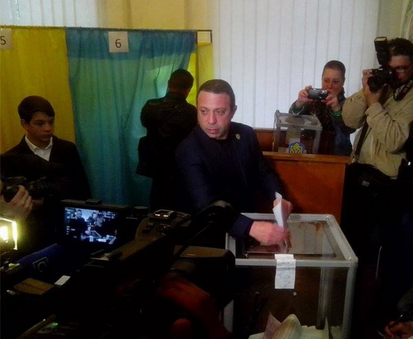 Корбан у Дніпропетровську грубо порушив правила голосування - фото 1
