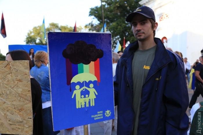 Духовенство та "свободівці" марширували центром Одеси проти ЛГБТ - фото 3