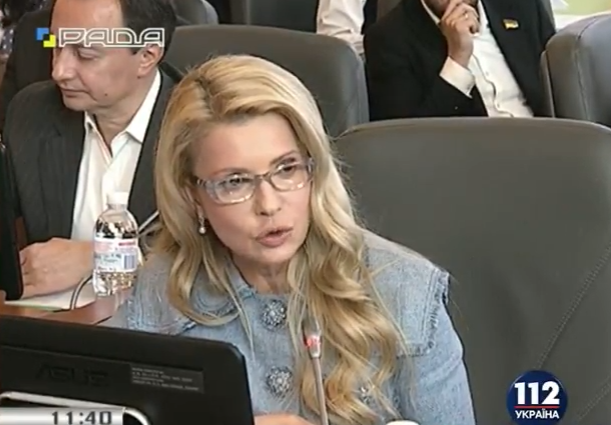 Стильна і зла: Тимошенко вразила новим "луком" - фото 1
