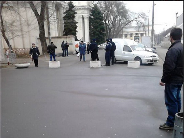 У Дніпропетровську "стара міліція" охороняє зібрання адептів "Путін прийди" - фото 3