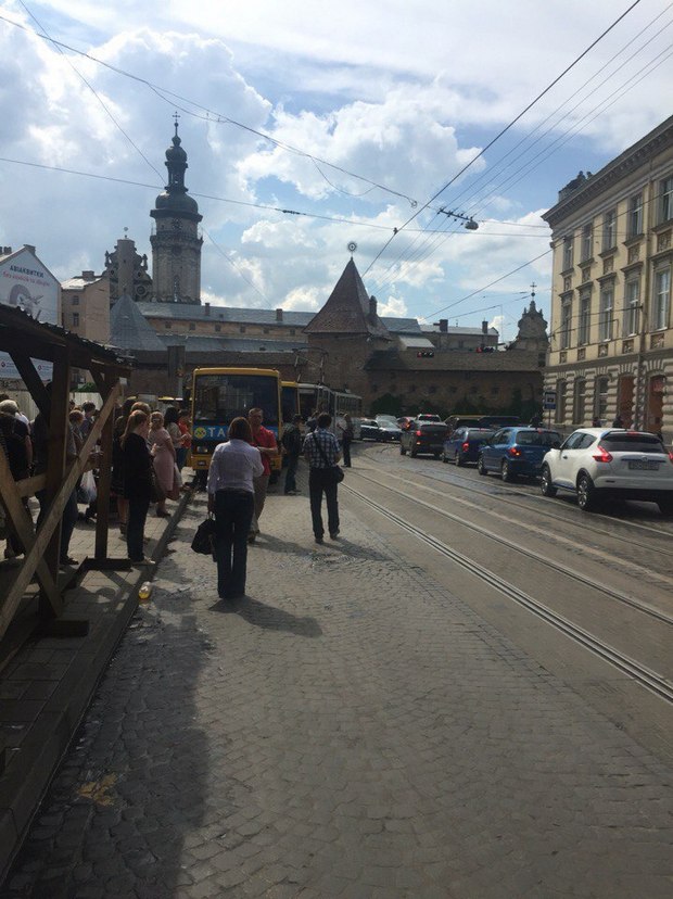 У центрі Львова зітнкулись дві маршрутки - фото 1