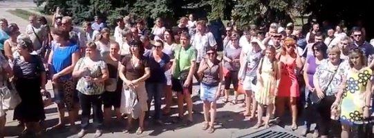 В окупованій Горлівці підприємці вийшли на мітинг проти податків і поборів (ФОТО) - фото 4