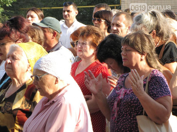 У Мелітополі на площі усі охочі молилися за мир в Україні - фото 1