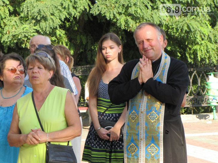У Мелітополі на площі усі охочі молилися за мир в Україні - фото 2