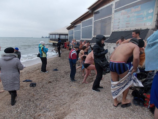 Десятки “моржів” занурилися в Азовське море  - фото 5