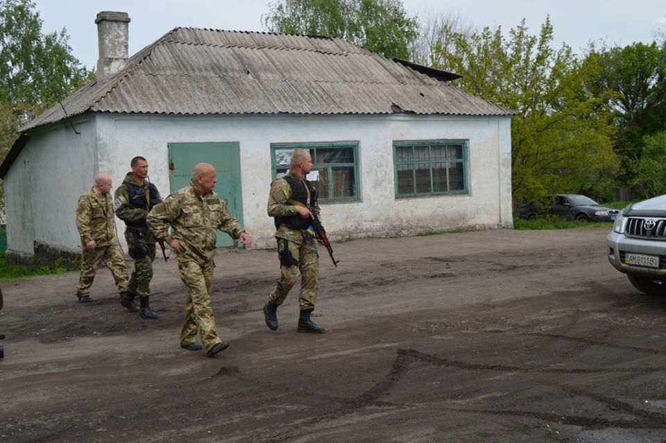 Москаль привіз гуманітарку в українське селище і відвідав хутір, окупований "ЛНР" (ФОТО) - фото 4