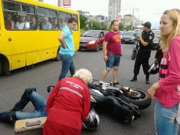 Як у Львові "долітався" мотоцикліст (ФОТО) - фото 1