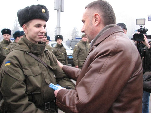 Молоде поповнення військової частини 3033 Нацгвардії України вийшло на патрулювання вулиць обласного центру - фото 1