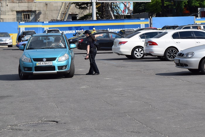 З центральної площі Дніпра "зникла" парковка - фото 1