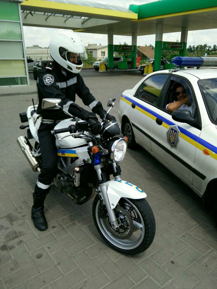 В Мелітополі поліцейські патрулюють місто на мотоциклах  - фото 1