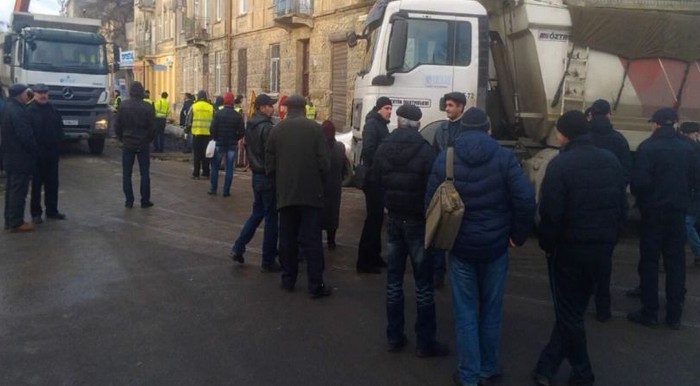 Львів'яни заблокували рух у центрі Львова через самодіяльність Садового - фото 1