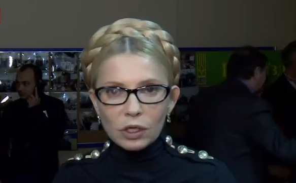 Тимошенко знову "засвітилась" з косою і в "погонах"  - фото 2