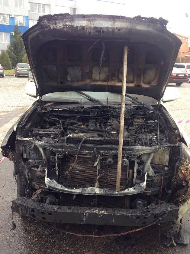 У Сумах спалили позашляховик новообраному депутату міськради - фото 2