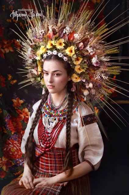 Як українки вбиралися на свята понад 100 років тому - фото 4 Як українки вбиралися на свята понад 100 років тому - фото 4