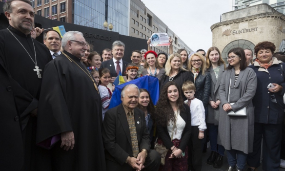 Порошенко у Вашингтоні відвідав Меморіал жертвам Голодомору (ФОТО) - фото 2